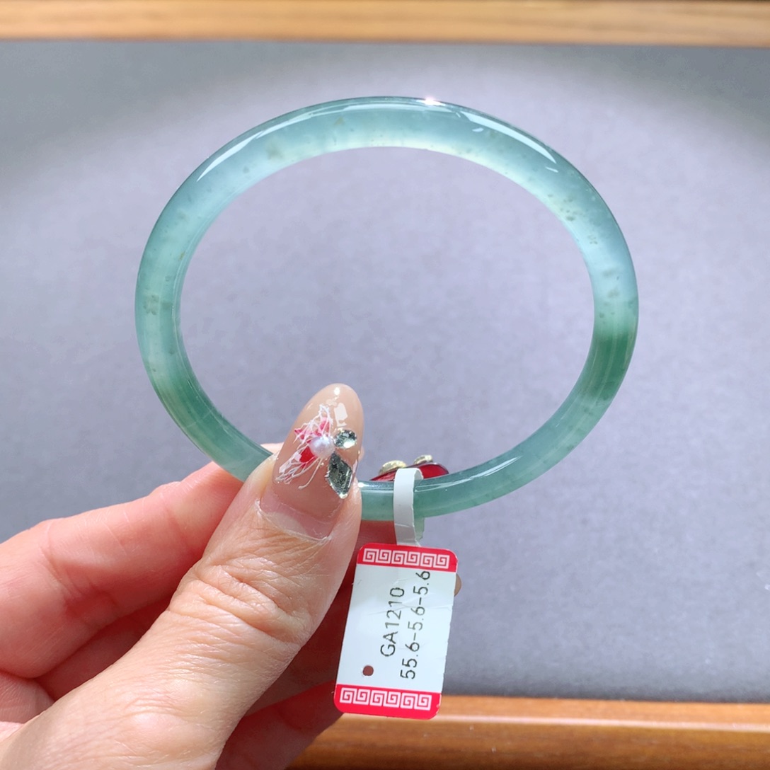 翡翠手镯未镶嵌天然翡翠手镯叮当镯