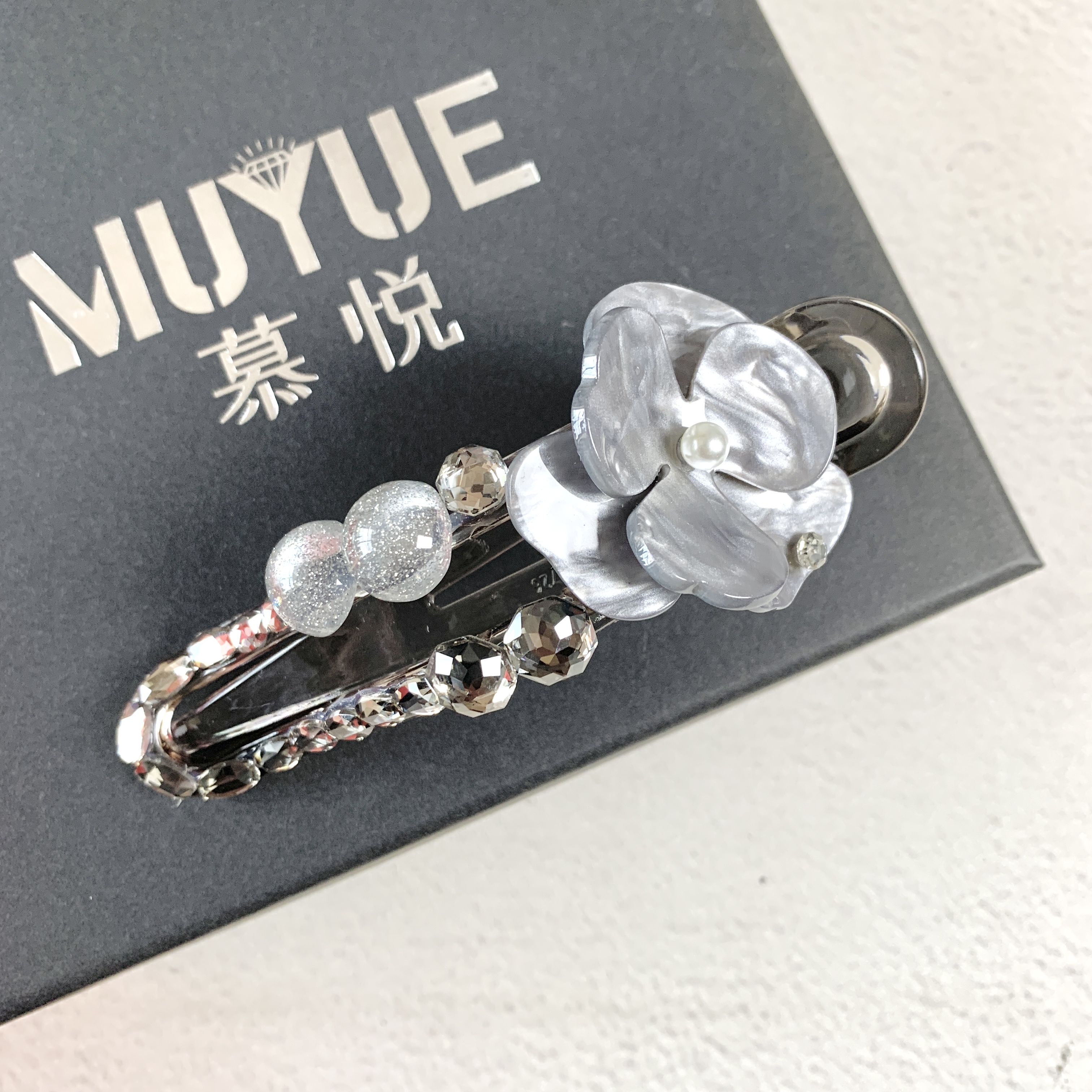 慕悦-【珠之花】M200专柜正品立体花花轻奢大号盘发鸭夹侧抓