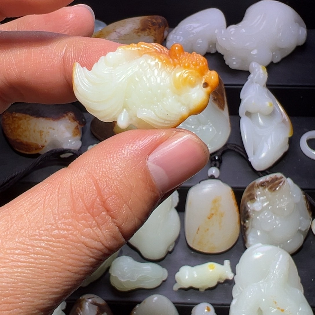 用***4和田玉未镶嵌挂件