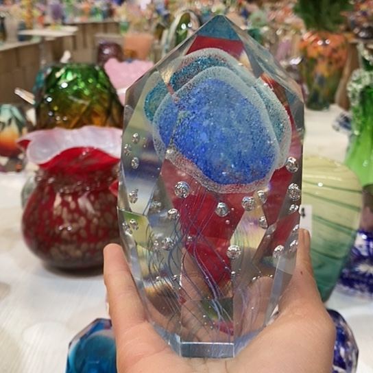 琉璃花瓶高15厘米宽10厘米