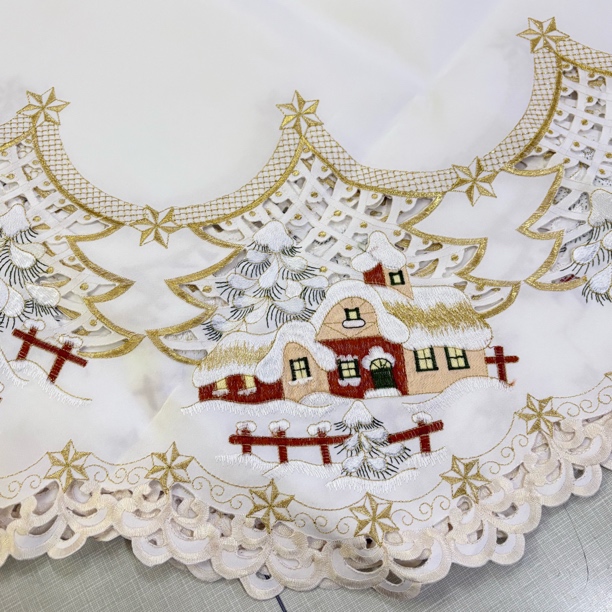 H1476  微瑕刺绣桌布 160*160cm左右