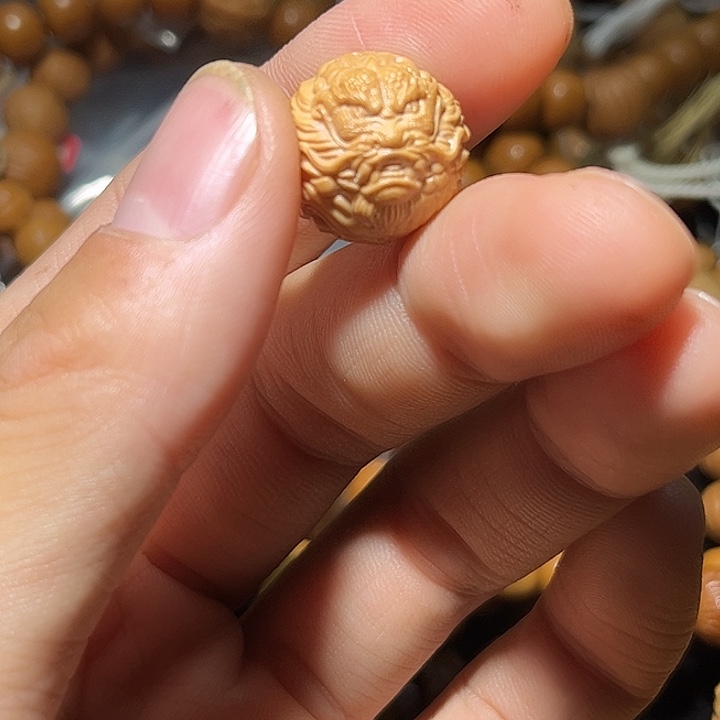 嗦****吊坠猴头核桃龙珠