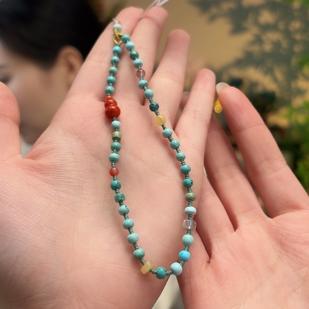 绿松石未镶嵌颈饰