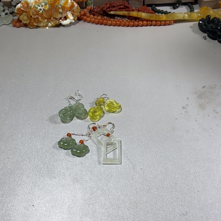 蛇纹石玉耳饰合金?**?