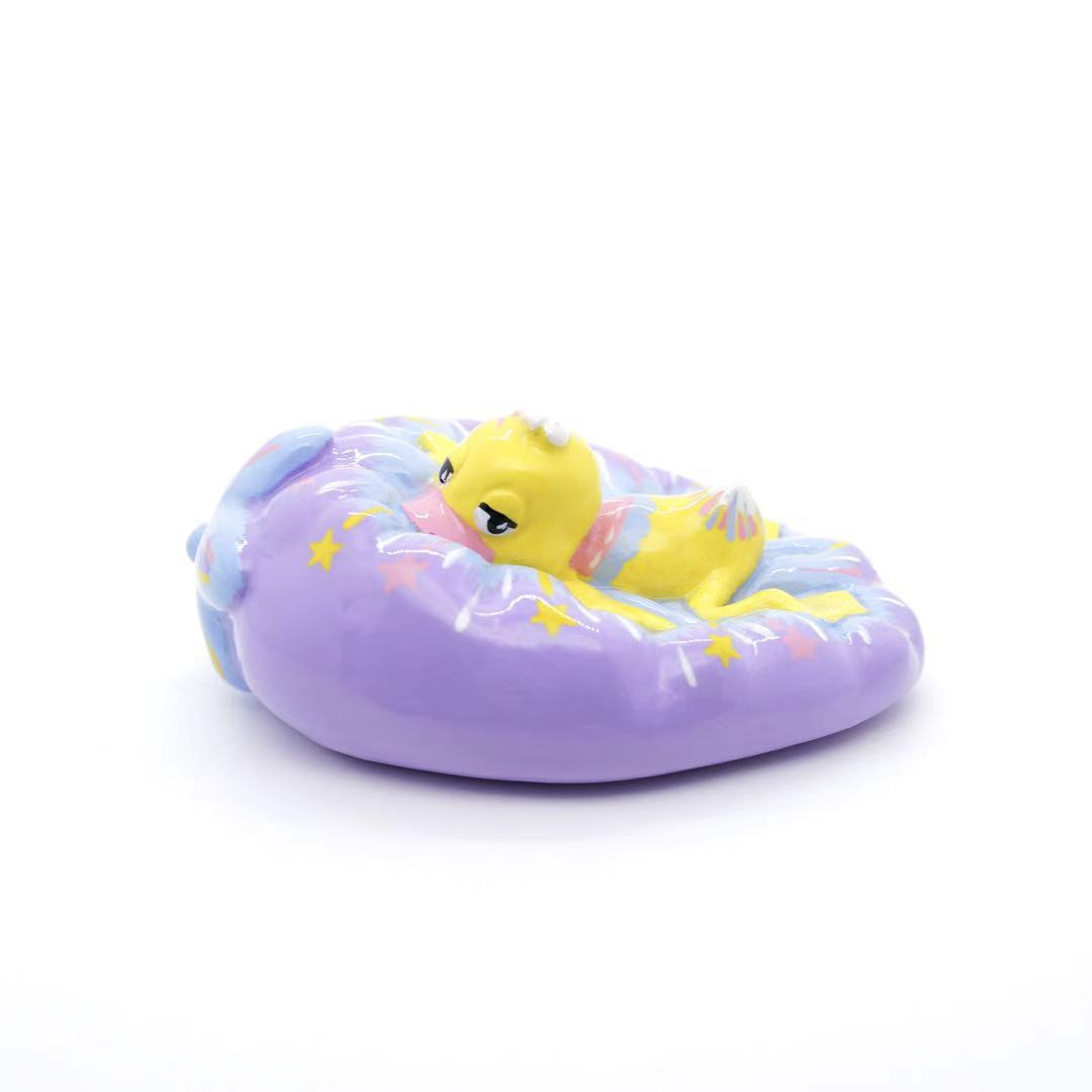 PM 王甜心工作室《沙发小鸭》石膏作品，仅一件（非王甜心本人绘画）