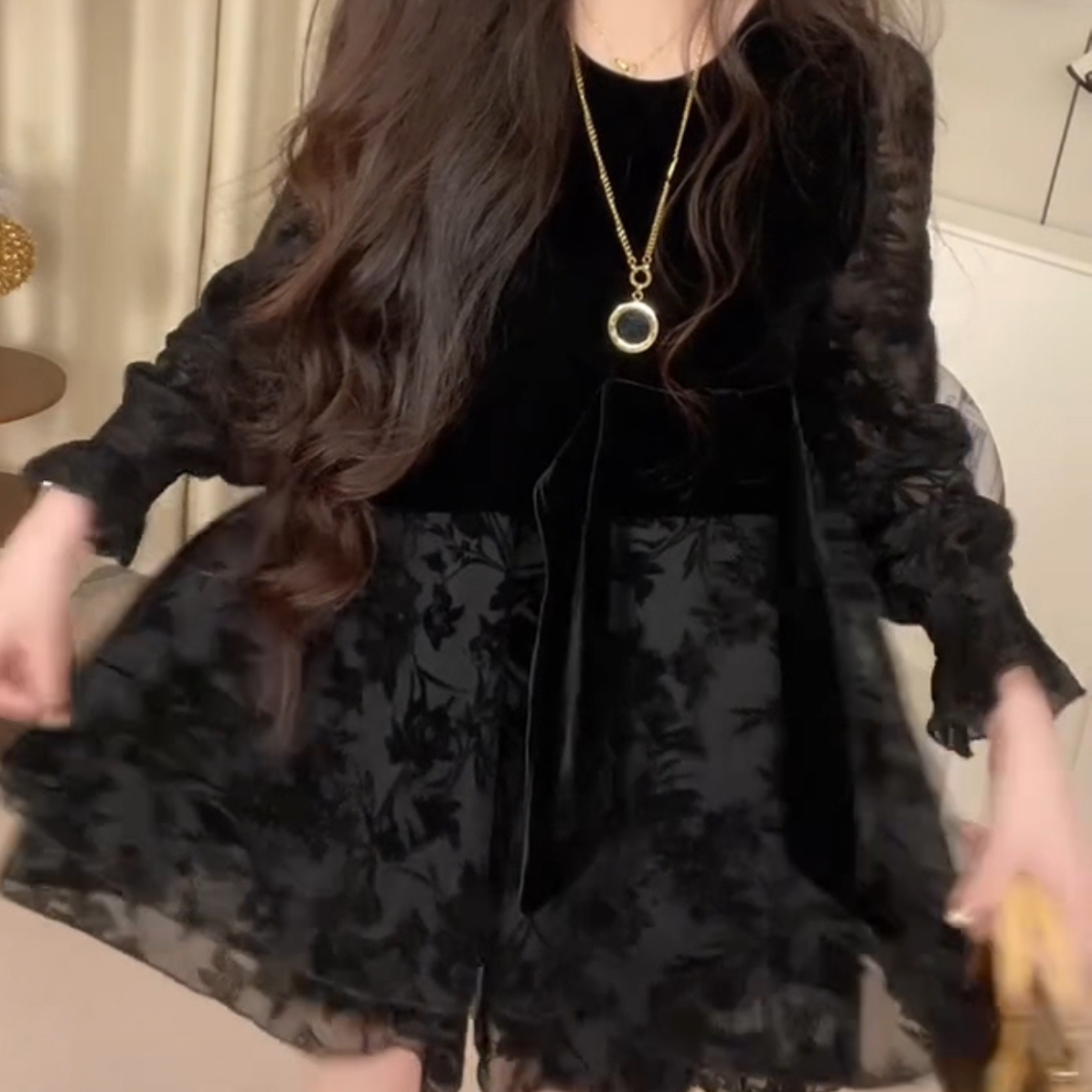 冬季新款植绒丝绒拼接提花圆领小黑裙显瘦气质中长款打底连衣裙