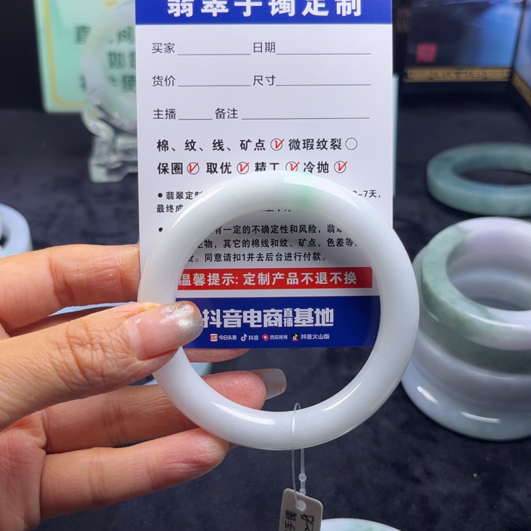 哪***汤定制翡翠未镶嵌手镯手镯