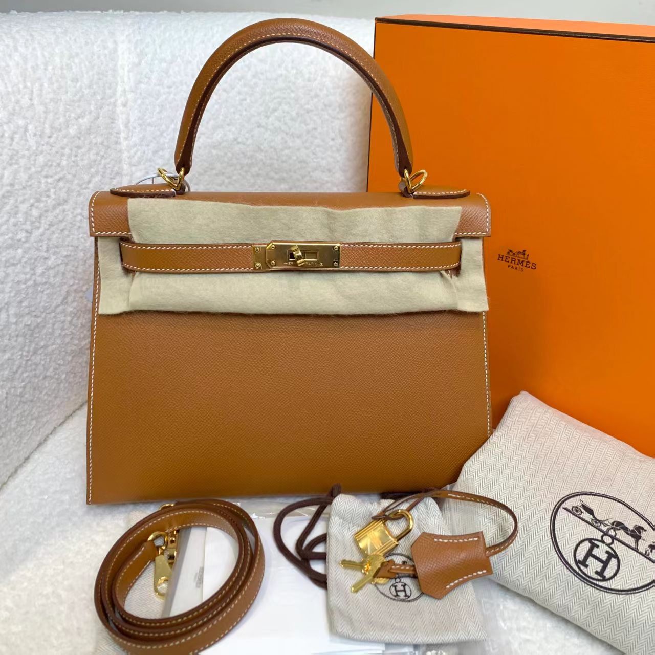 全新未使用 Hermes/爱马仕 壹臻/C刻 金棕Kelly28手拎包/88085531