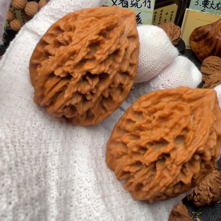 壹***风核桃40尺秦岭野生大龙纹福利