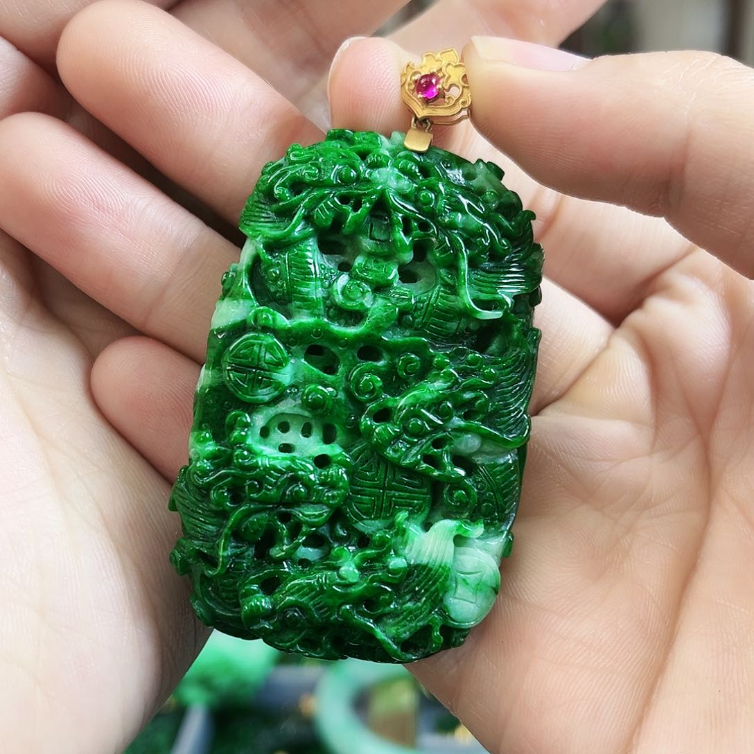 翡翠颈饰18K金镶嵌吊坠