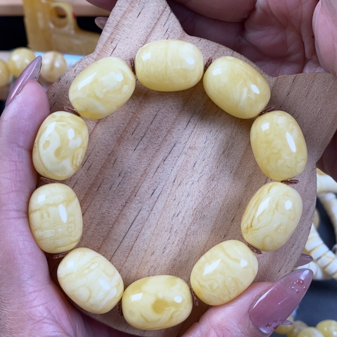 未镶嵌蜜蜡裸石江*蜜蜡