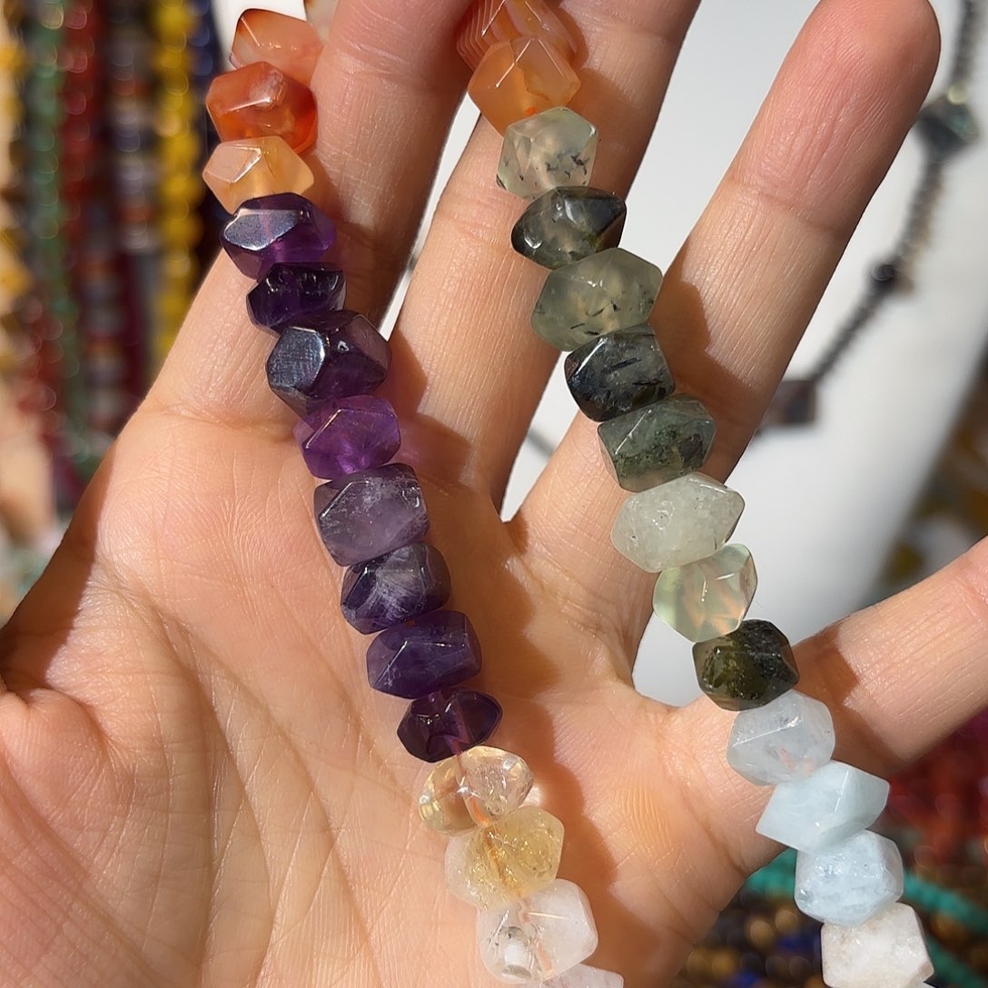 玛瑙/玉髓未镶嵌珠宝半成品七脉轮冲角卡10一条