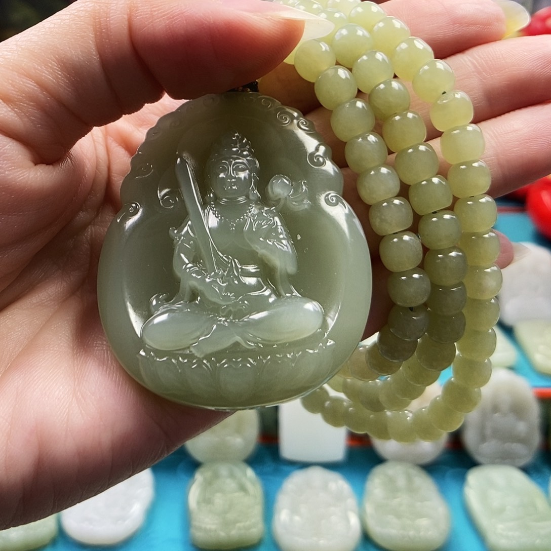 和田玉未镶嵌颈饰002属牛和虎佩戴虚空藏菩萨