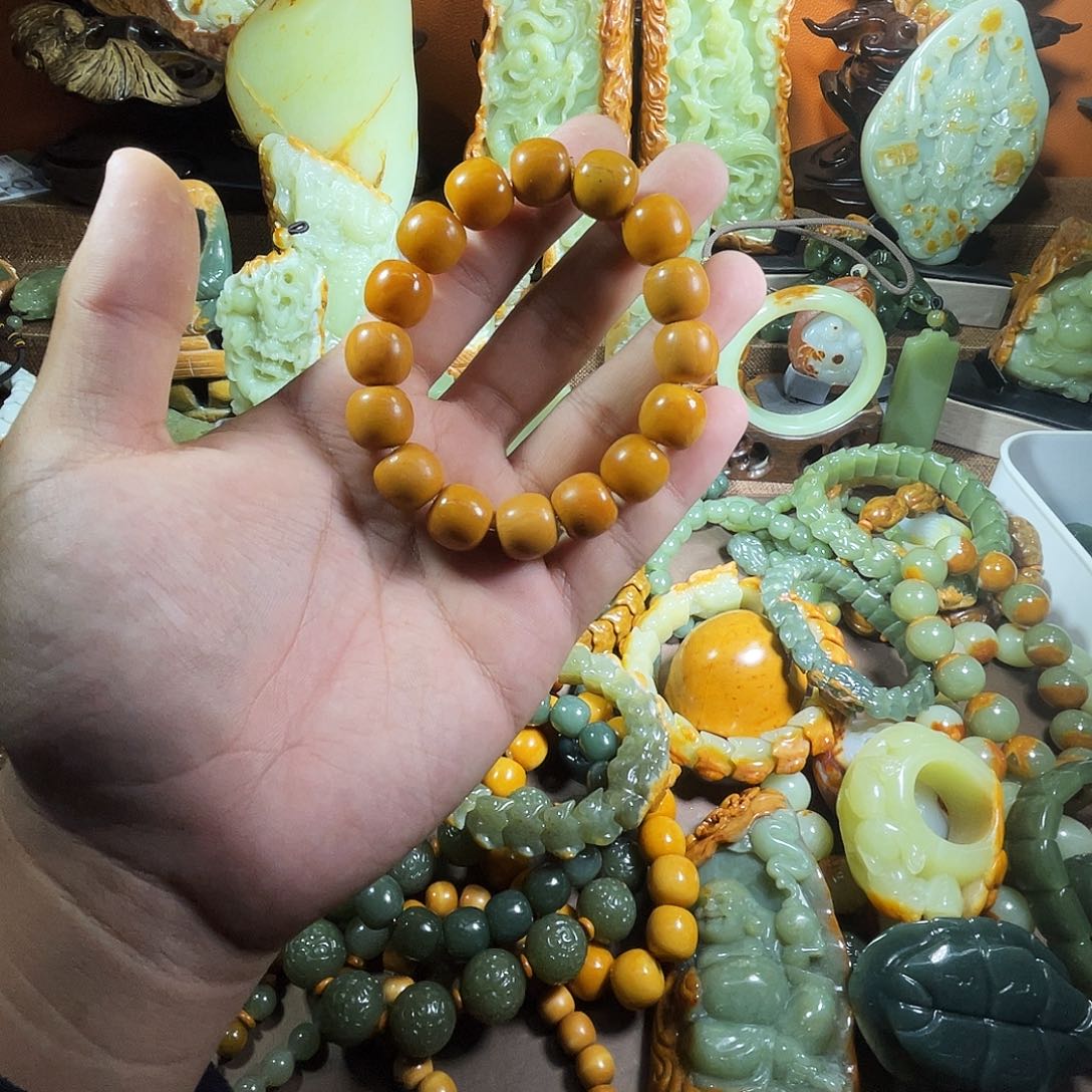 透闪石质玉未镶嵌珠宝奇石