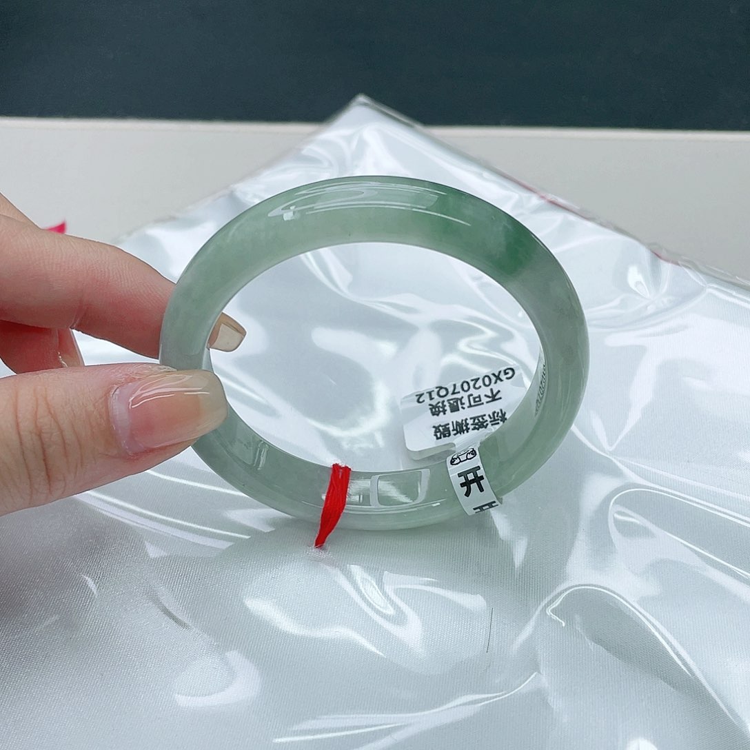 翡翠手镯未镶嵌正55.5