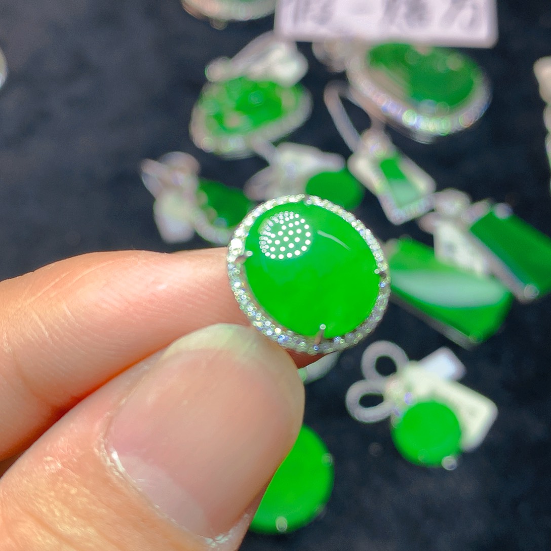 颈饰银S925镶嵌翡翠