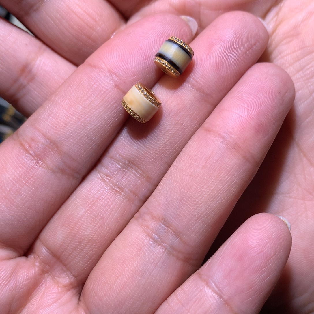 木***羽非金属剁珠两个文玩