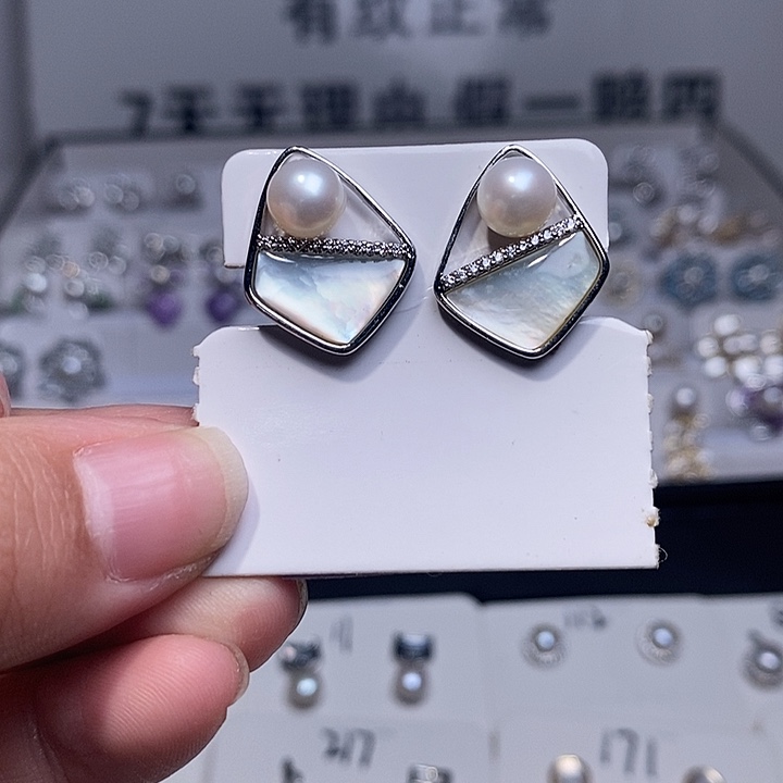 银S925镶嵌淡水珍珠耳饰