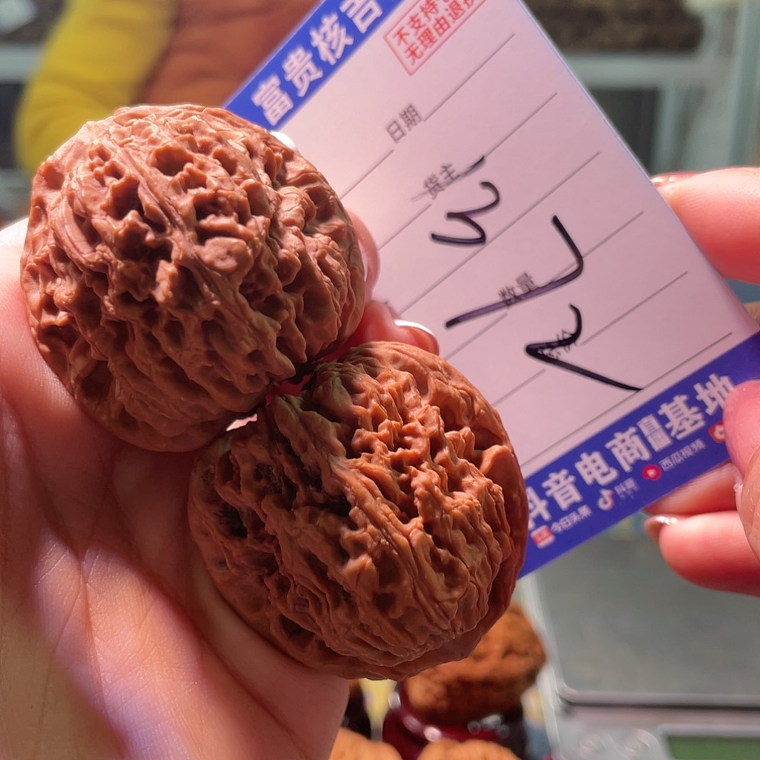 ༗***灰核桃把件41左右涿鹿红皮南将石高炮
