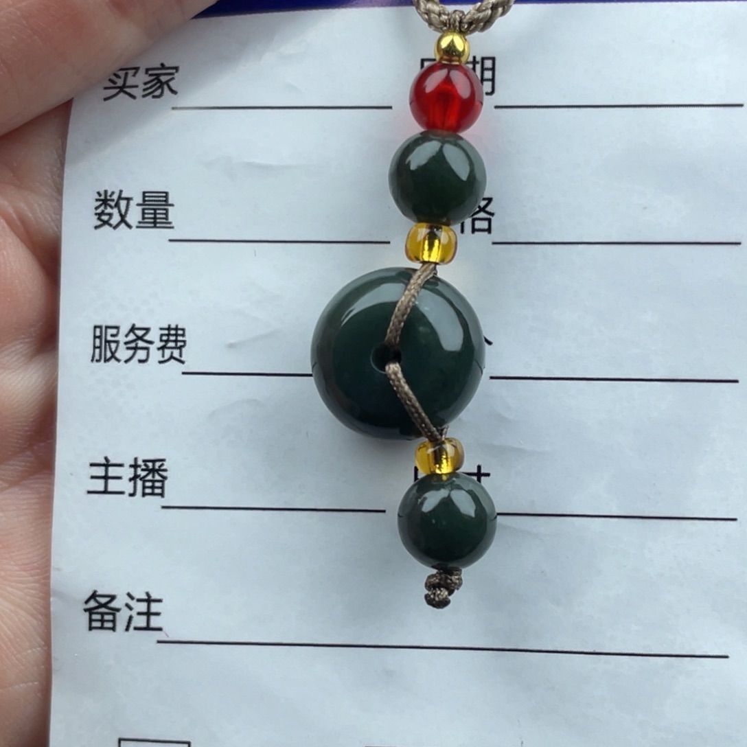 颈饰未镶嵌和田玉智****。