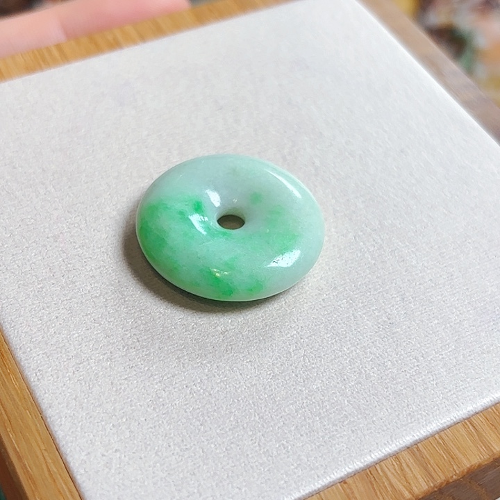 那***事翡翠未镶嵌颈饰专拍