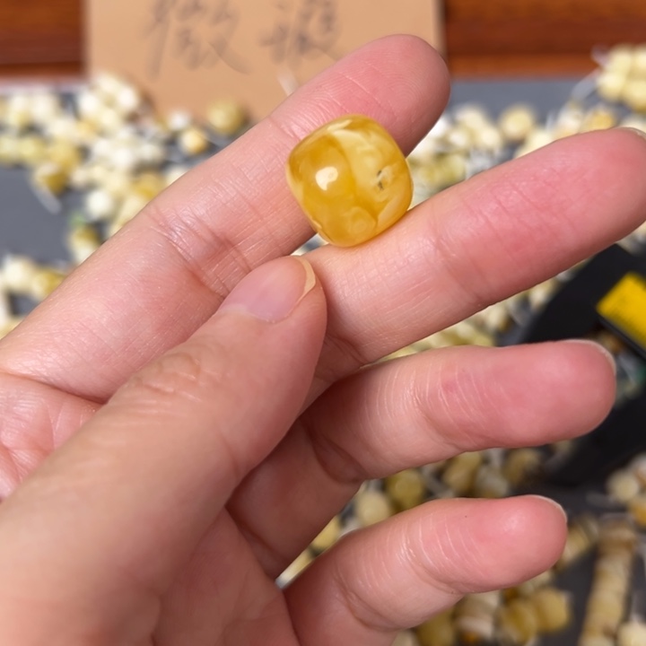 蜜蜡未镶嵌裸石15mm一个