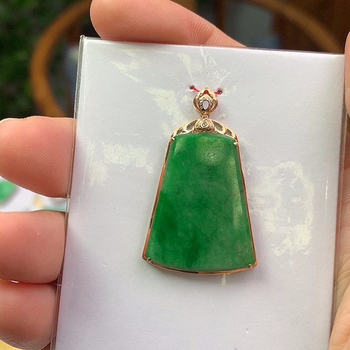 翡翠18K金镶嵌颈饰翡翠首饰