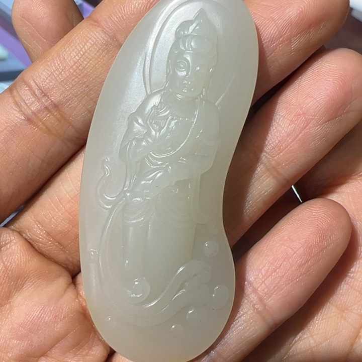 和田玉未镶嵌颈饰观音