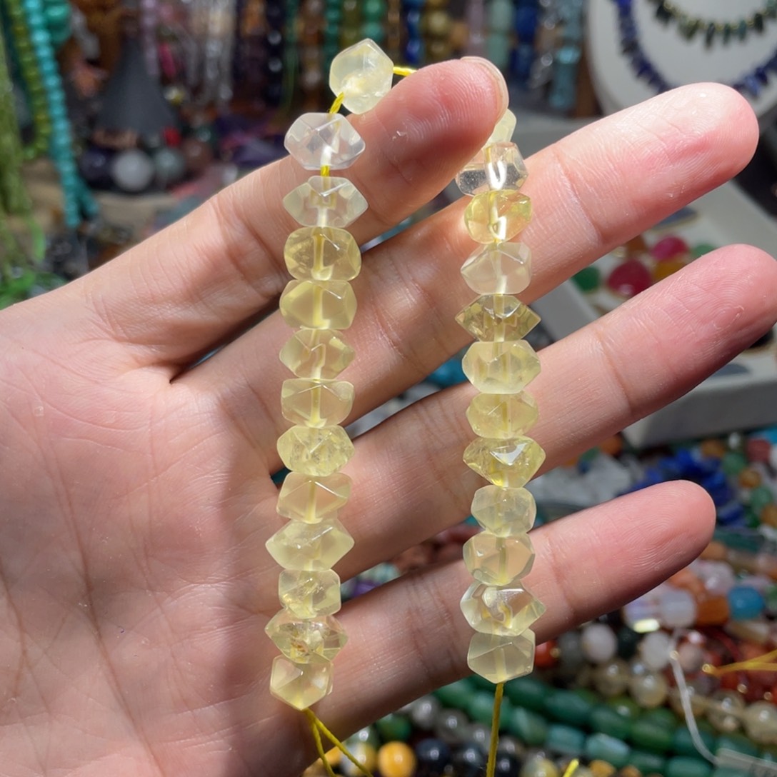 石英质玉，柠檬黄水晶冲角10mm，未镶嵌