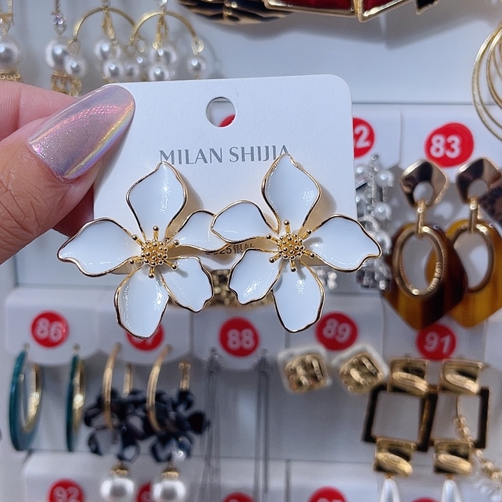 仿珍珠铁合金合金饰品耳钉白色21