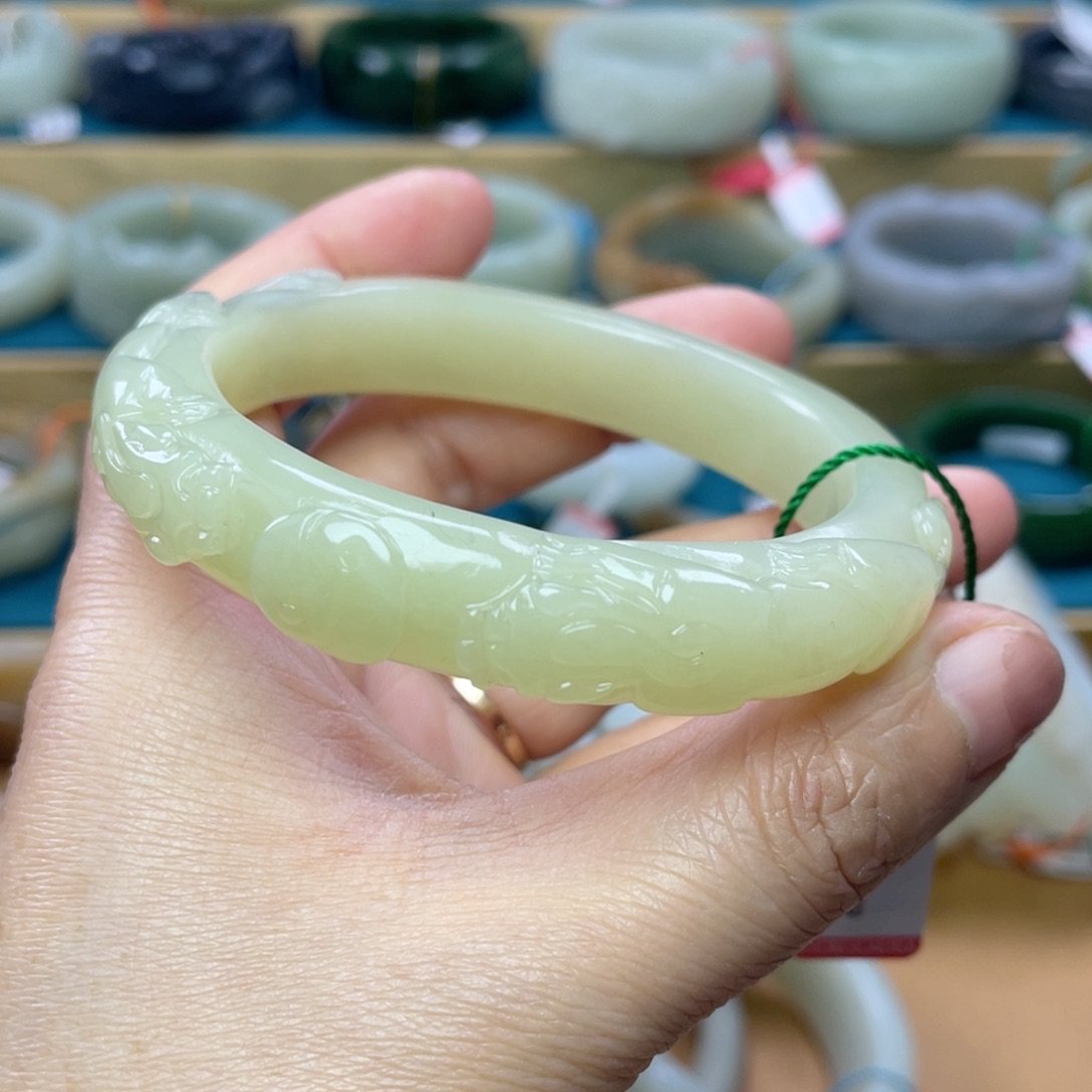 未镶嵌手镯和田玉