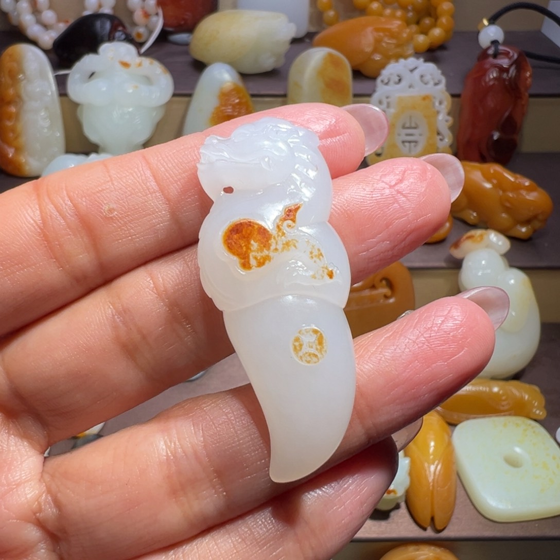 和田玉挂件未镶嵌金**君