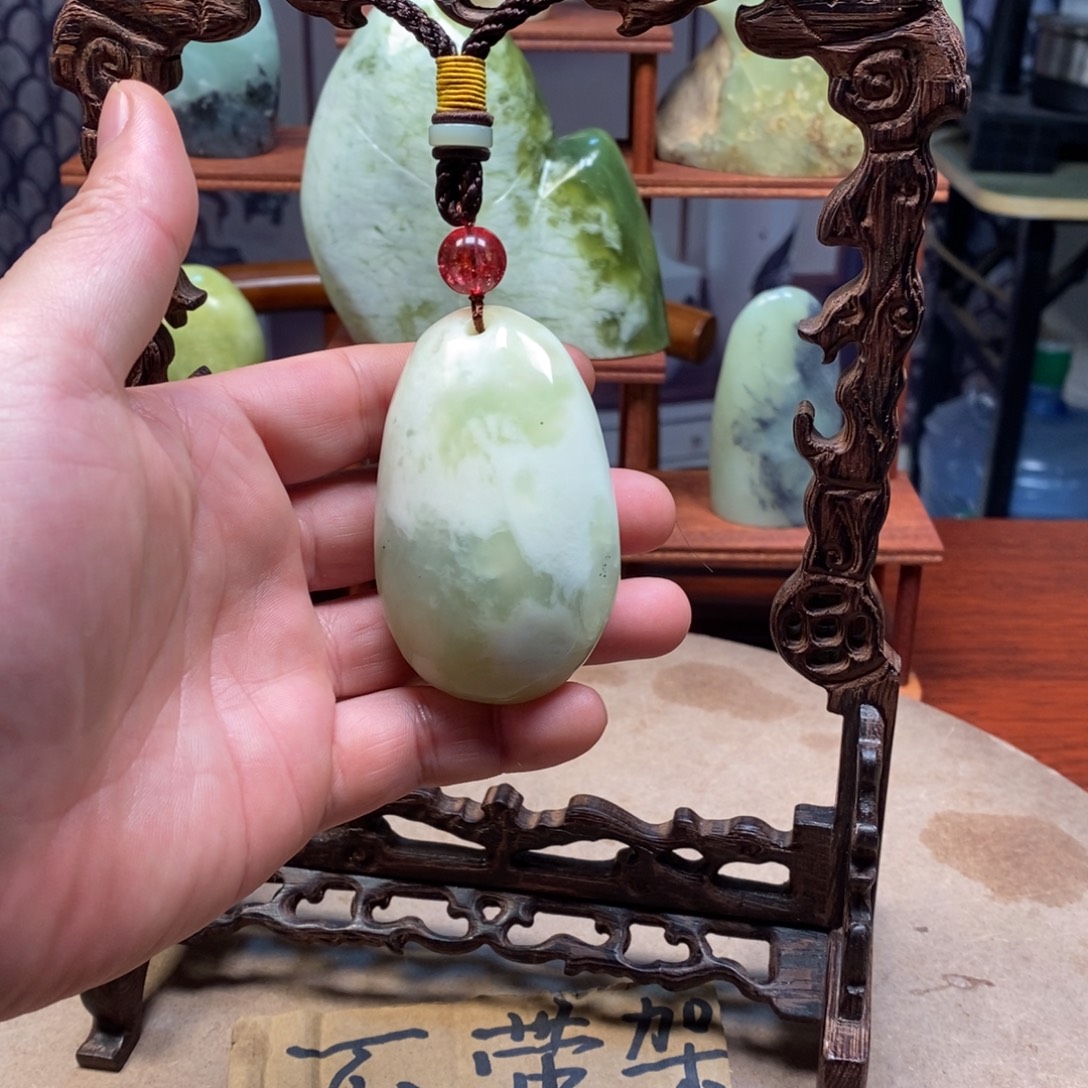 听***式玉岫岩精品原石摆件