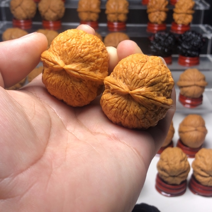 文玩核桃吊坠2金丝绣球