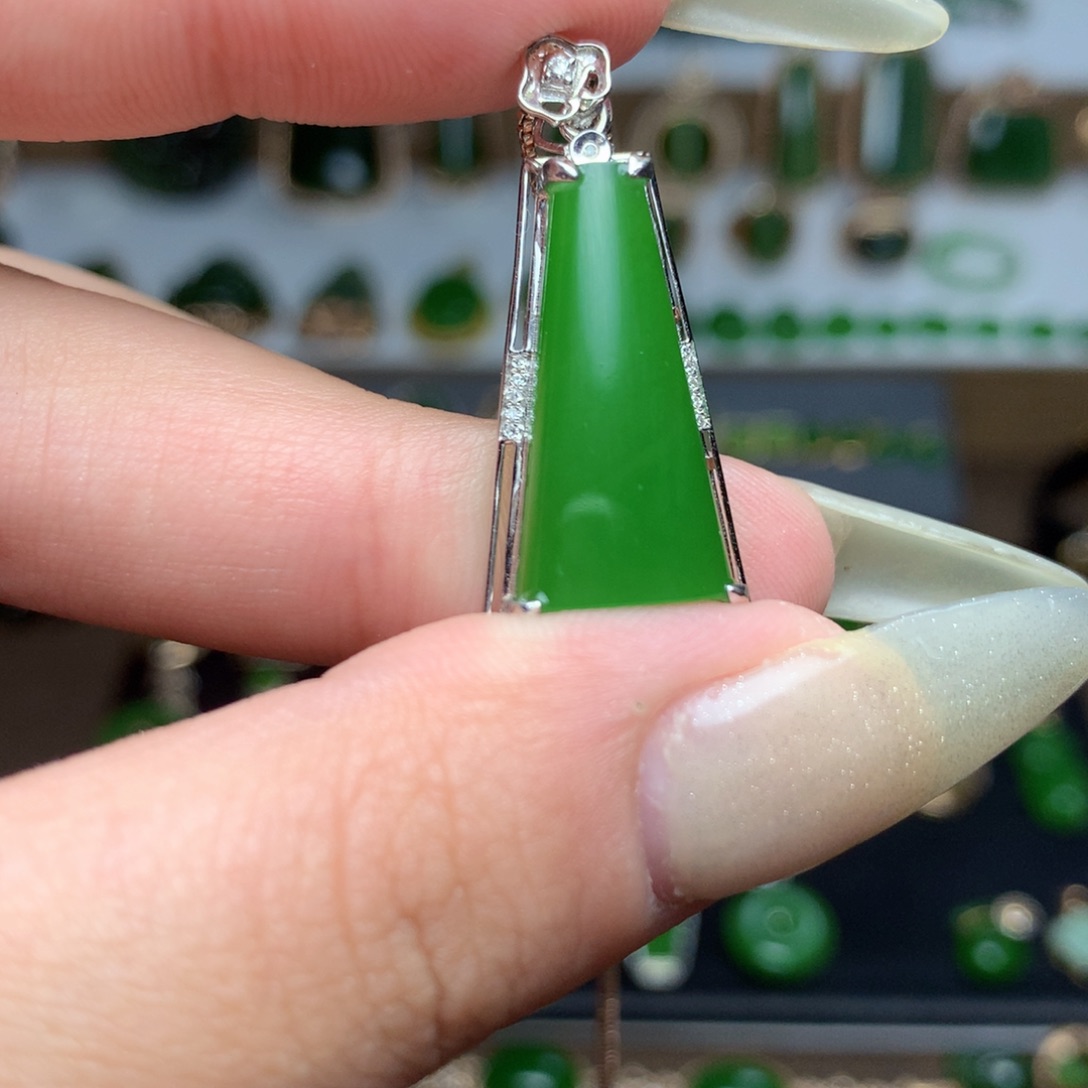 和田玉（碧玉）吊坠18K金镶嵌