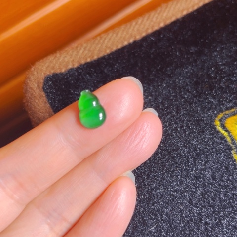 定制翡翠未镶嵌天然翡翠葫芦