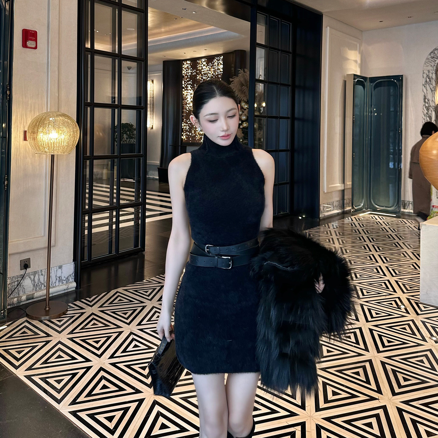 SX善喜黑色貂绒堆堆领背心连衣裙女纯欲辣妹气质无袖收腰包臀短裙