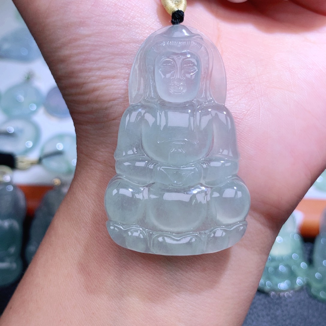 翡翠未镶嵌颈饰观音