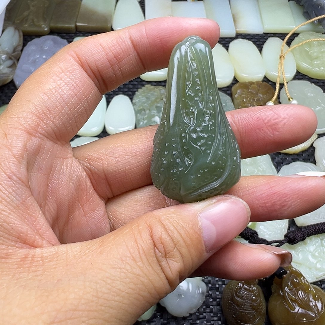 和田玉未镶嵌颈饰卡45.9