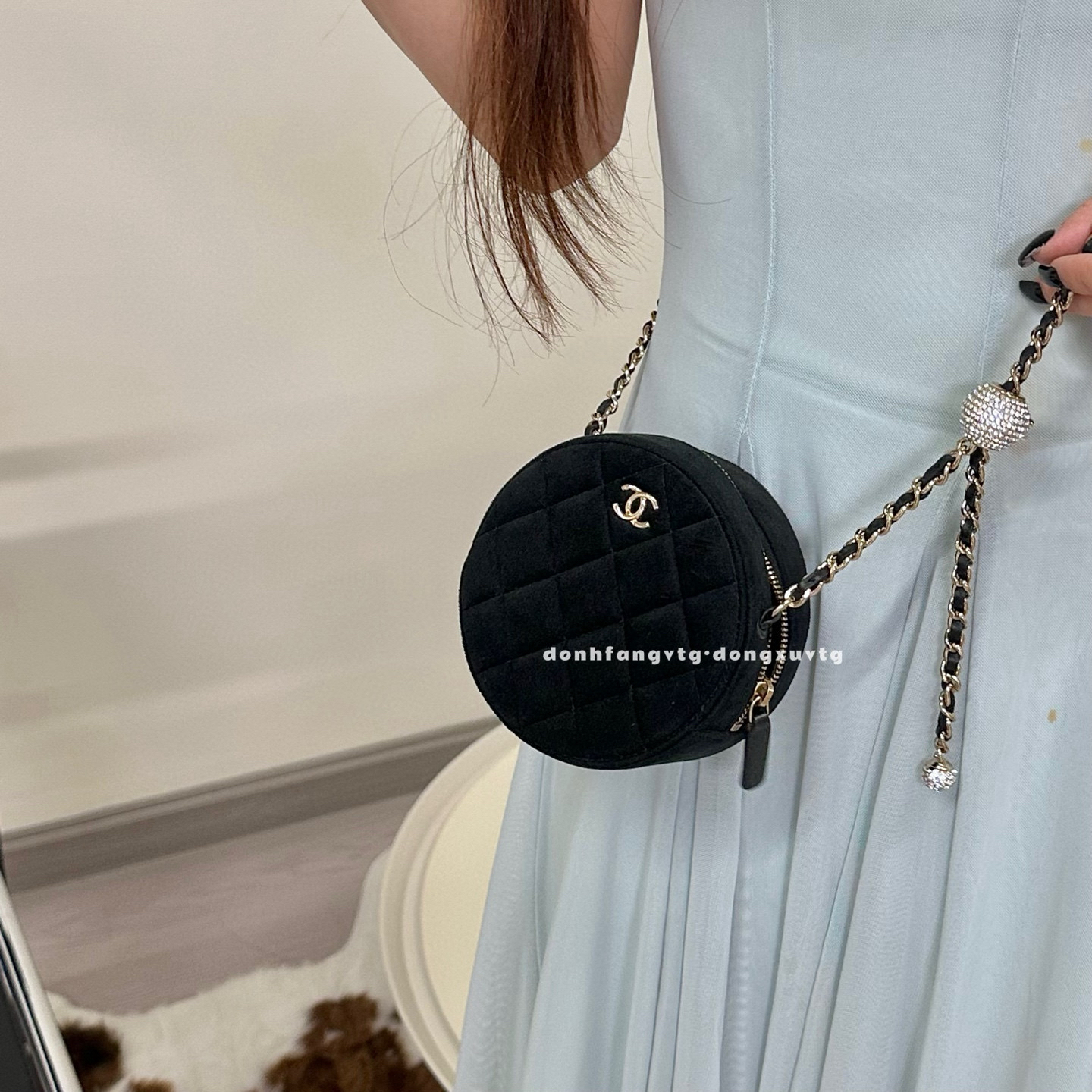95新 Chanel/香奈儿 chanel 黑金钻扣金球圆饼斜挎包K