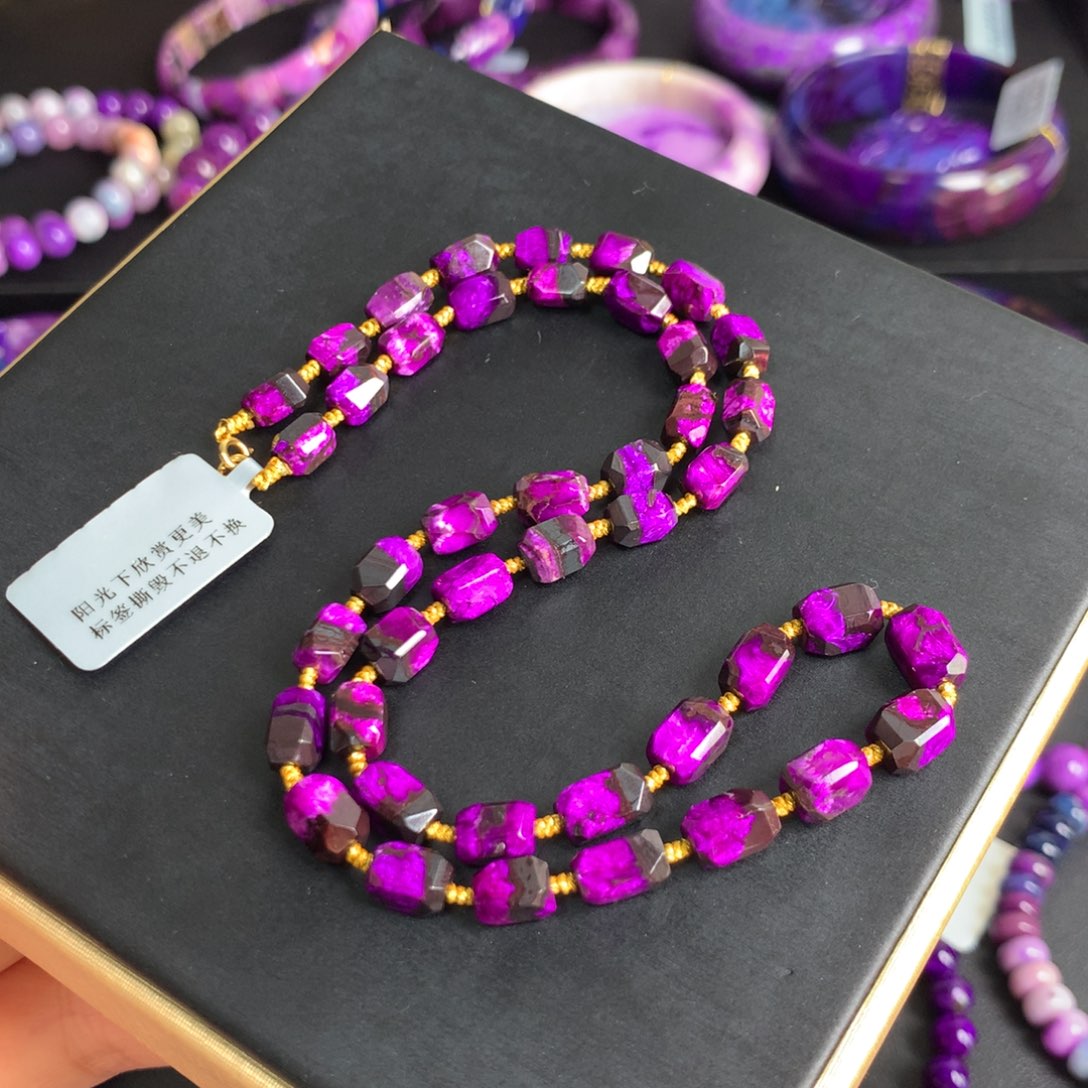 苏纪石（舒俱来）丝绒项链18K金镶嵌