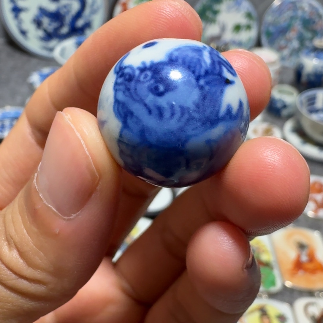 瓷片青花麒麟珠一个