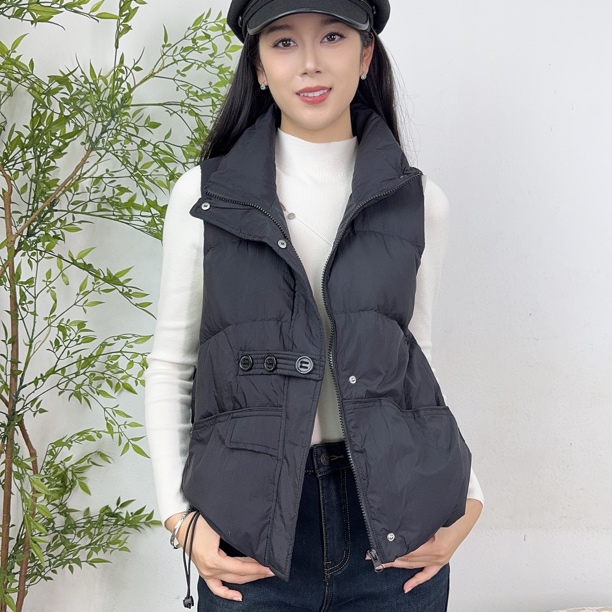 K320冬款宽松休闲纽扣设计短款百搭立领90白鸭绒羽绒服背心马甲