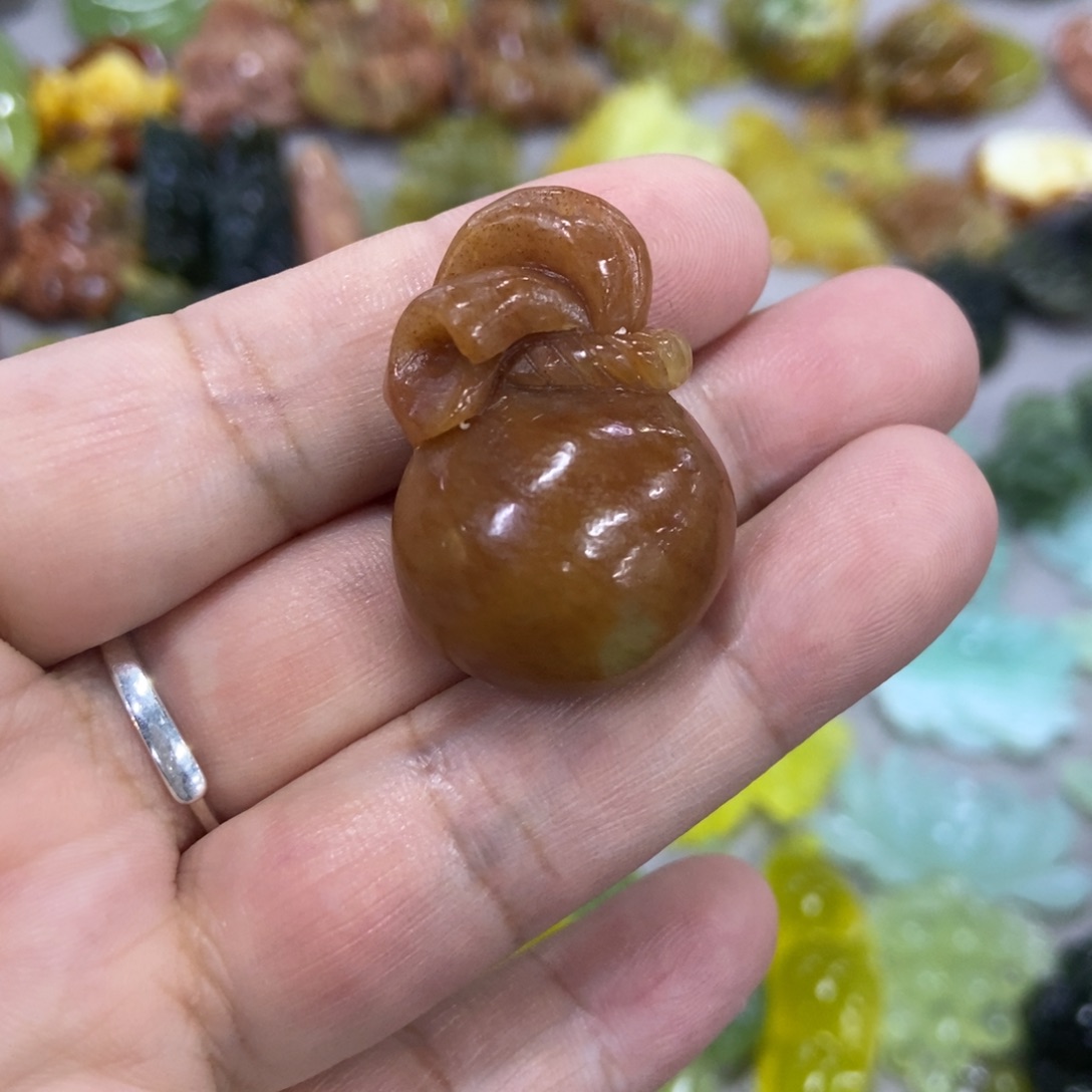 未镶嵌蛇纹石玉挂件