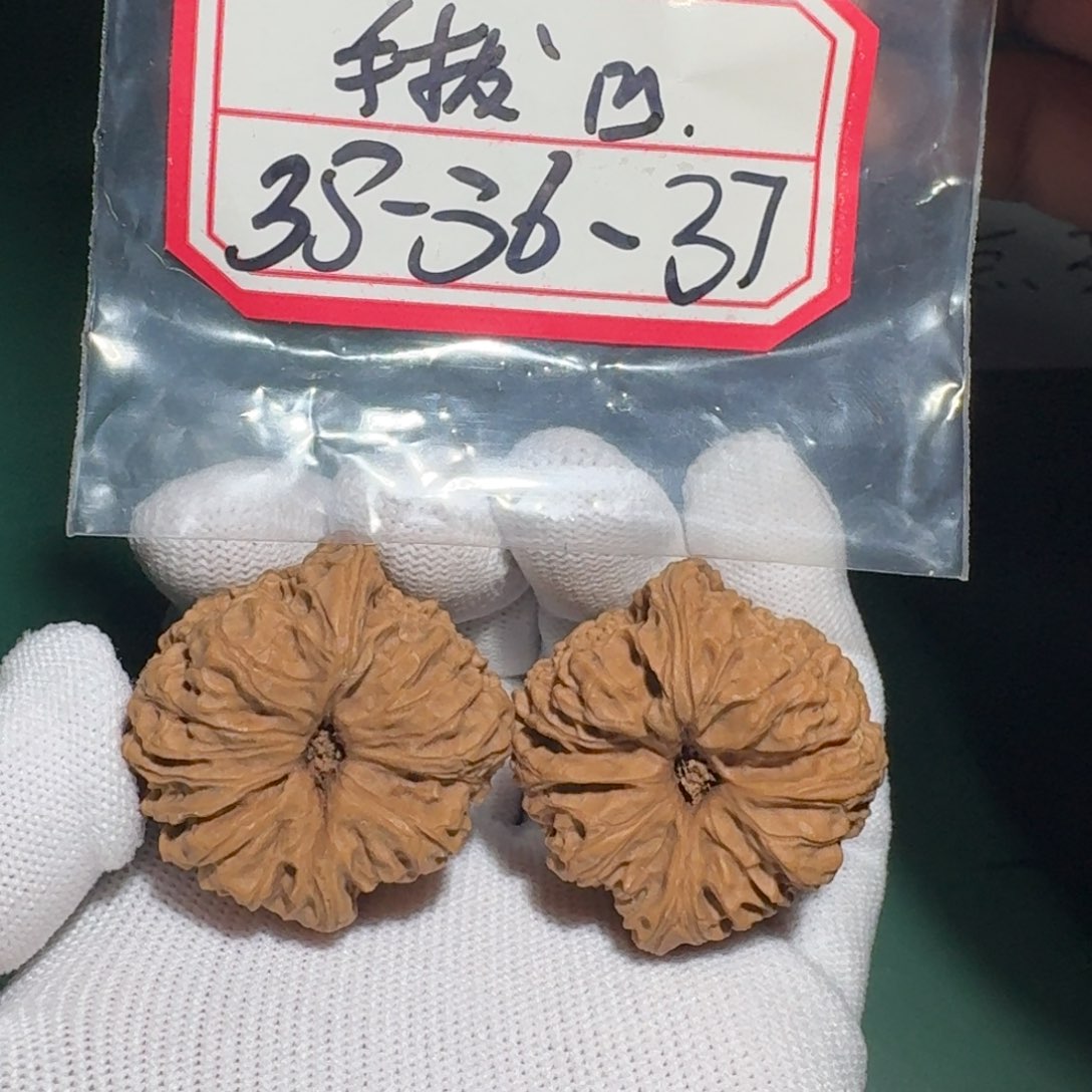 文玩核桃把件3号手拨凹