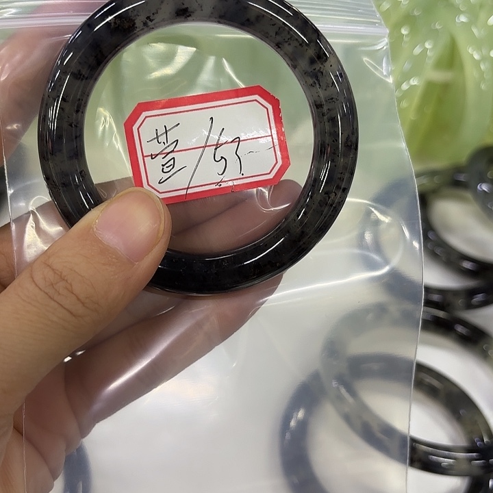 萱***未镶嵌蛇纹石玉岫玉手镯