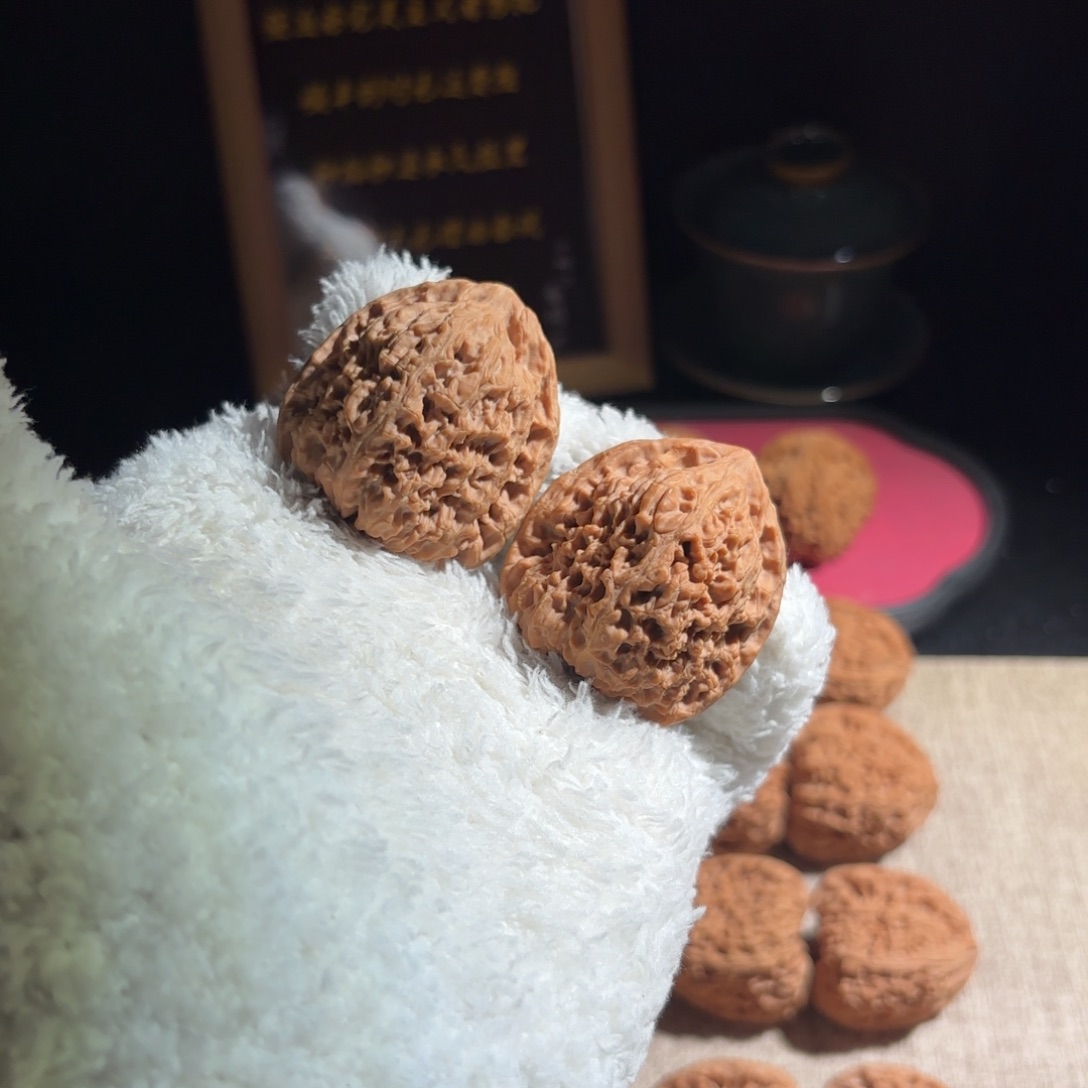 大***彩文玩核桃吊坠核桃