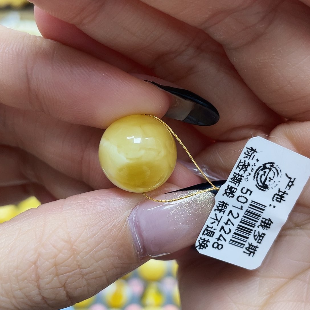 琥珀珠宝奇石未镶嵌卢*?15mm微微瑕