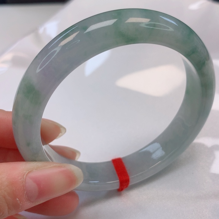 翡翠手镯未镶嵌55圈