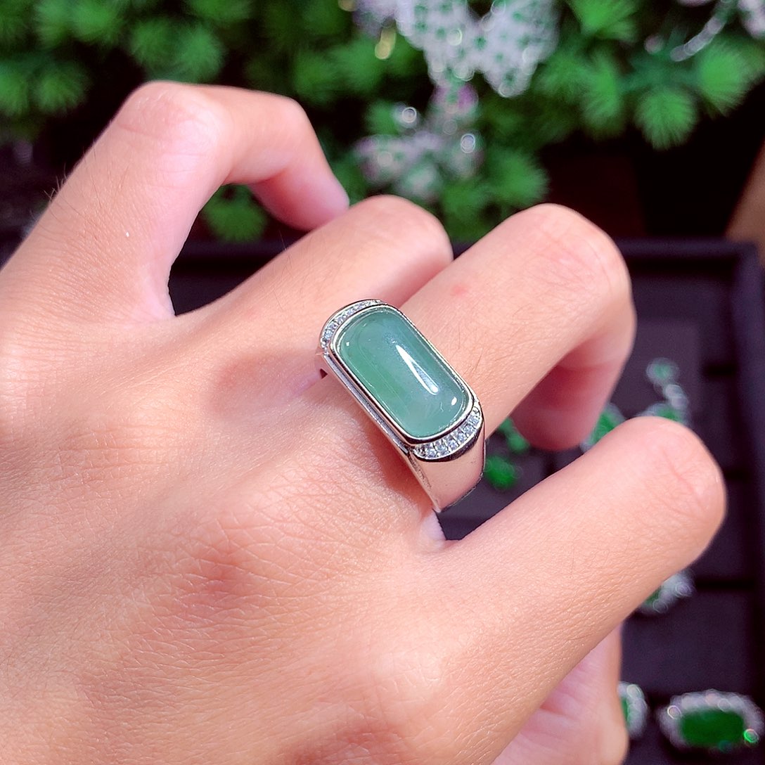 颈饰未镶嵌翡翠天然